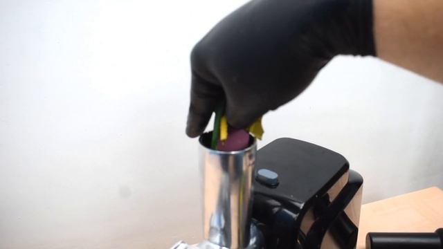EXPERIMENT COLORFUL CHOCOLATE BAR VS MEAT GRINDER смотреть онлайн