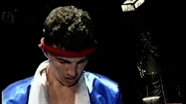 Муслим Абдуллаев - профдебют. FIGHTBOOK. Энциклопедия боя. 2001-06-12. Москва. Пр-р С. Заяшников. смотреть онлайн