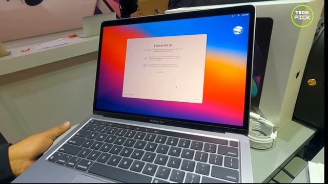 Unboxing 2022 Macbook Pro 13