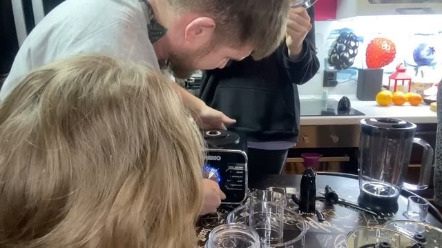 У меня появилась соперница? кухонный комбайн Oberhof Schwung C26?да шучу ?помощница моя? смотреть онлайн