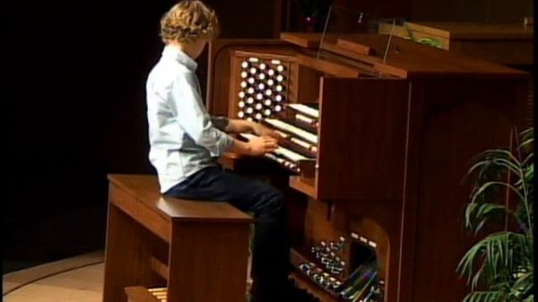 Michael Bennett performs the Toccata from Suite Gothique