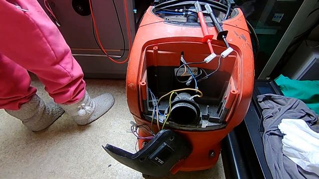 Hilti VC 40-U Not Working And Runs just a second. Fault troubleshoot and repair attemp смотреть онлайн