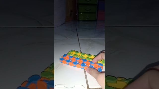 4 fidgets you can do with a wacky track ? смотреть онлайн