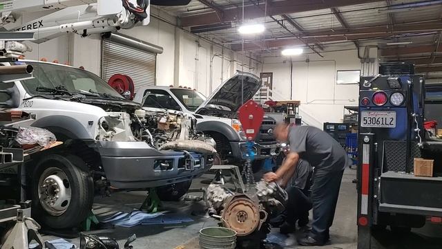 removing 6.8 V10 gasoline engine Ford смотреть онлайн