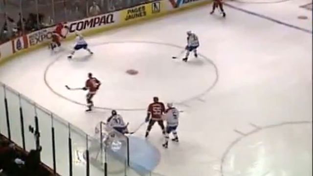 Igor Larionov's beautiful goal vs Canadiens in 11-1 win (1995) смотреть онлайн