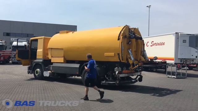 Renault Frimokar road / runway cleaner truck demonstration смотреть онлайн