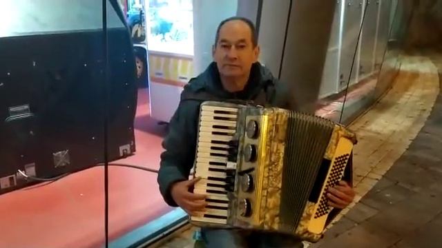 "Я поднимаюсь над землёй"Баста.Играет Натан Нахимович.Аккордеон. смотреть онлайн