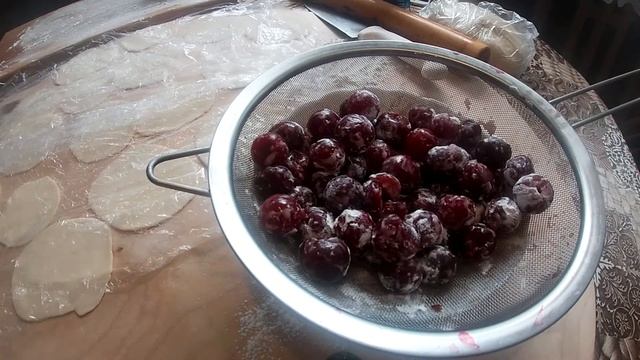 Вареники с вишней 1