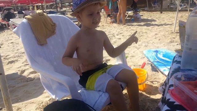 Купаемся на Средиземном Море Собираем Ракушки ищем Медуз Готовим Завтрак смотреть онлайн