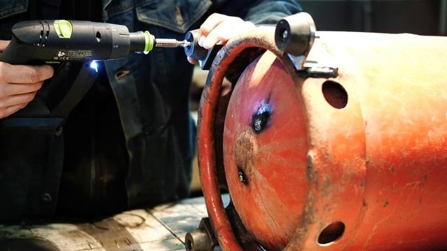 Mechanical Trash Bin Made From Old Gas Bottle