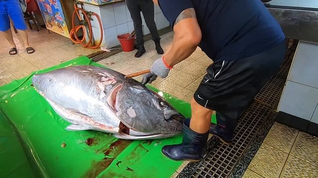 Giant Bluefin Tuna Cutting ,Tuna Steaks & Sashimi 巨大黑鮪魚切割技能 смотреть онлайн