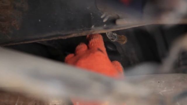 Jak vyměnit svorku zadního tlumiče na MERCEDES-BENZ M W163 [NÁVOD] смотреть онлайн