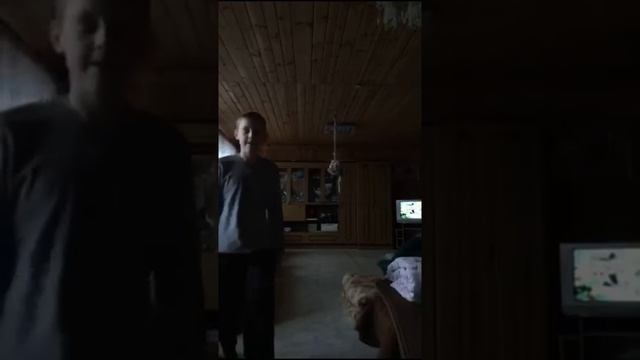 Пинаю мяч (резиновый) смотреть онлайн