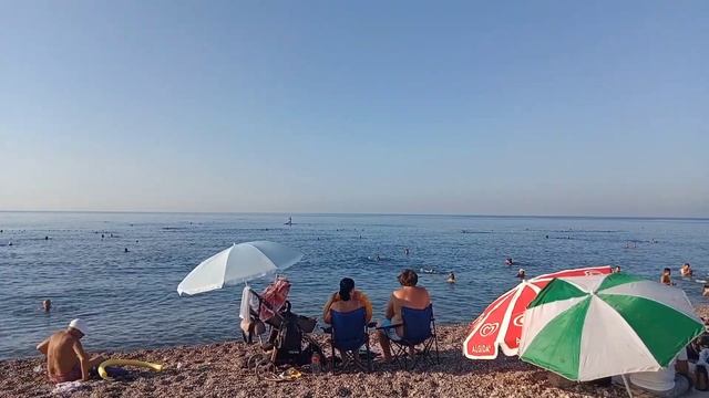 Туристы прибывают! Море и погода шикарные. Анталия. Пляж Коньяалты. Турция 2022. смотреть онлайн