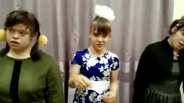 Песенка друзей на языке Макатон смотреть онлайн