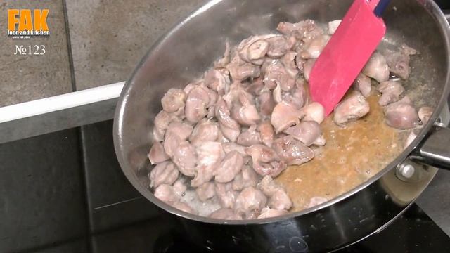 Куриные желудки тушеные с картофелем, морковью и луком смотреть онлайн