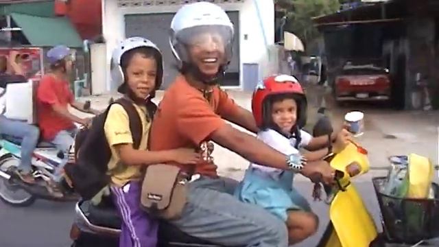 Thais On A Bike (half a load of Canadians!) смотреть онлайн