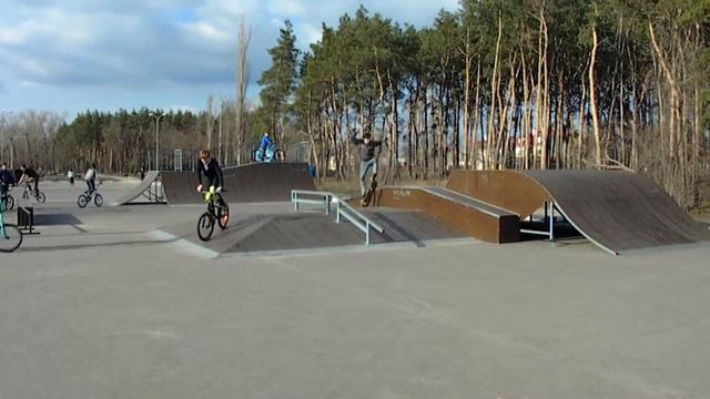 Возле стадиона в Нововоронеже смотреть онлайн