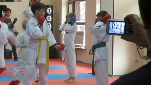 Эльдар получает оранжевый пояс по карате)! смотреть онлайн