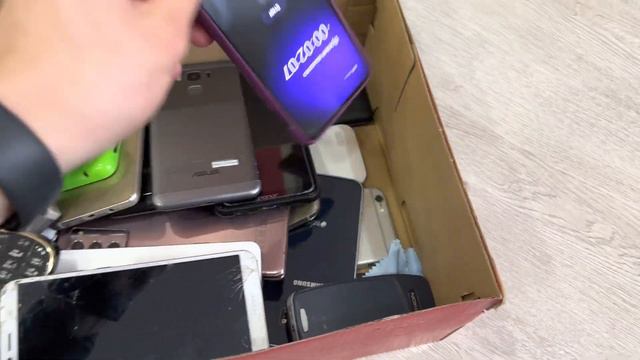 Search For A Ringing Phone In A Box Among Other Phones Samsung Galaxy/Nokia/Asus/Sony