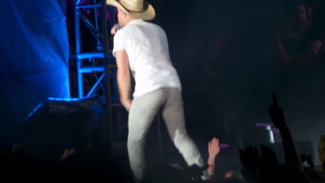 Dustin Lynch ~ Semi-Charmed Life ~ Crash My Playa ~ Mexico ~ 01/26/2019 смотреть онлайн