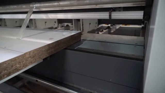 Форматно-раскроечный центр с ЧПУ JIYU KS933H смотреть онлайн