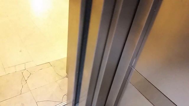 Nechushtan-Schindler hydraulic elevator @ Ramat Aviv Mall in Tel Aviv смотреть онлайн