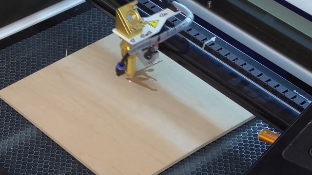 Гравировка дерева (фанеры) с помощью лазерного СО2 станка. Продаем лазерные станки. смотреть онлайн