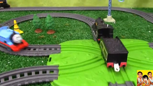 THOMAS AND FRIENDS ACCIDENTS WILL HAPPEN TRACKMASTER DONALD AND DOUGLAS
