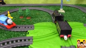THOMAS AND FRIENDS ACCIDENTS WILL HAPPEN TRACKMASTER DONALD AND DOUGLAS