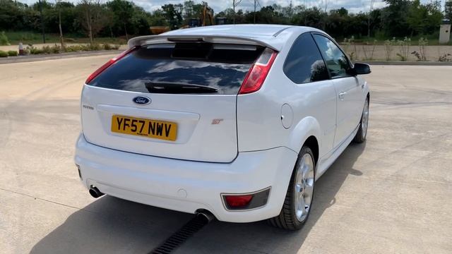 Ford Focus ST-2 - Frozen White - Stunning Example - Year MOT - FSH - Standard смотреть онлайн