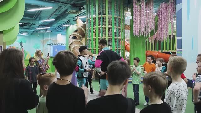 Выпускной 4 класс празднуем в Клубе смотреть онлайн