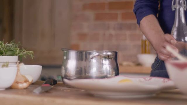 Alex James Homemade Chicken Stock смотреть онлайн