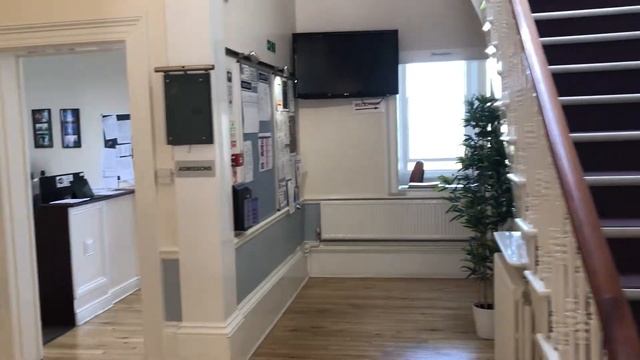 Языковой центр в городе Колчестер, Великобритания. Colchester Language Center смотреть онлайн