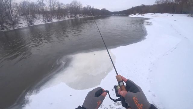 Стритфишинг зимой, ловля зимой на мормышку, рыбалка, Пенза, река Сура, спиининг, окунь, мормышинг. смотреть онлайн