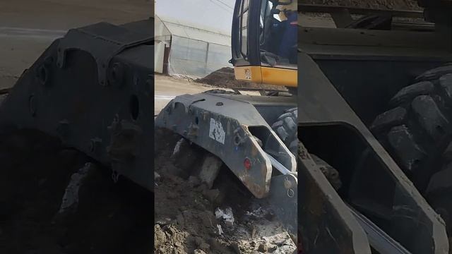 В первые на экскаваторе,сможет?посмотрим через год. смотреть онлайн
