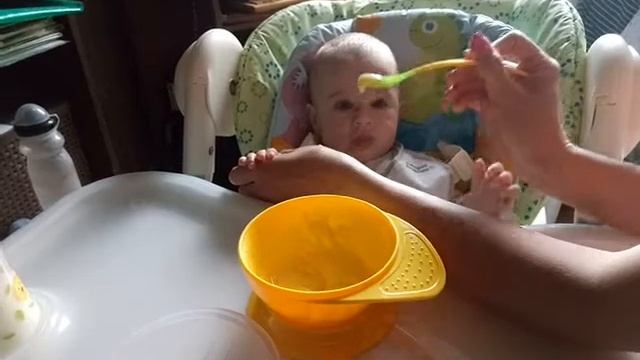 Первая ложка: Прикорм кашей - Дневник начинающего отца смотреть онлайн