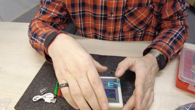 Многофункциональный тестер радиодеталей и ик пультов Multi function Tester TC1 смотреть онлайн