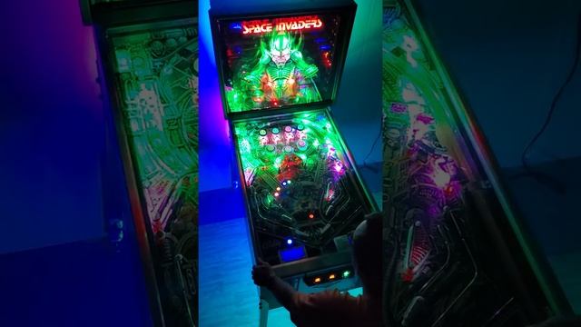 Space Invaders pinball LED with sound syncing back lights. смотреть онлайн
