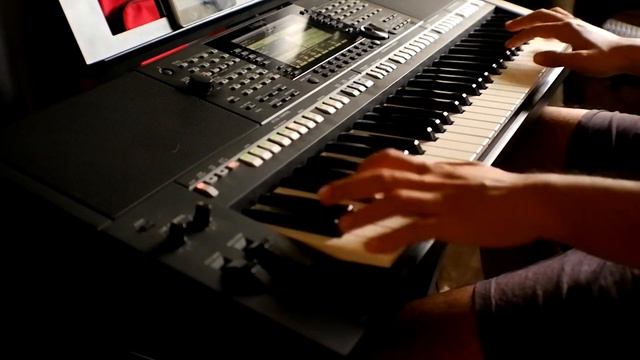 Hopelessly Devoted To You - Yamaha PSR-S775 Cover смотреть онлайн