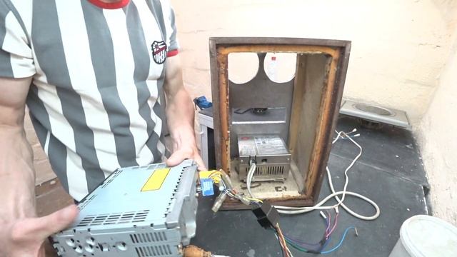 Музыка в гараж из авто магнитолы и прочего "хлама", своими руками. Как сделать музыкальную колонку? смотреть онлайн