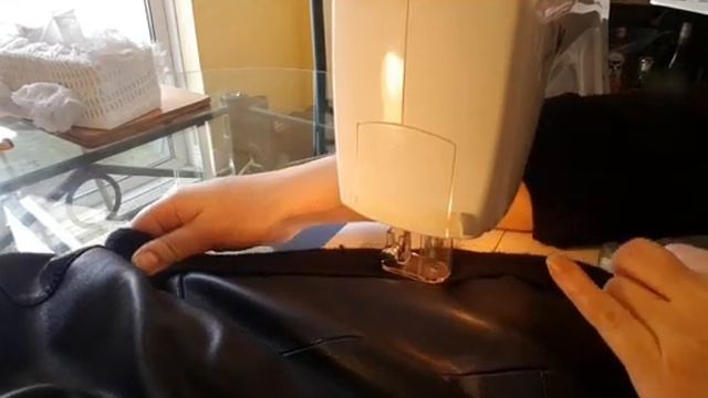 ПРИБИВАЮ ШЕРСТЬ К ИСКУССТВЕННОЙ КОЖИ НА ИГЛОПРОБИВНОЙ МАШИНКЕ MERRYLOCK смотреть онлайн