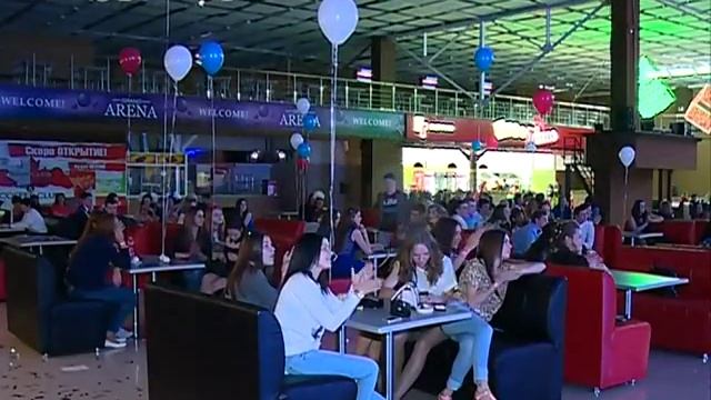 Молодёжь гуляет: благовещенские выпускники танцуют, едят мороженое и очень боятся экзаменов смотреть онлайн