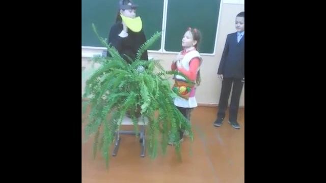 Урок литературного чтения 4 класс (фрагмент). Инсценирование басни "Ворона и Лисица" смотреть онлайн