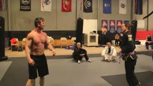 Качок против девушки из БЖЖ