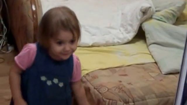 Дюдюка. Малышка круто танцует смотреть онлайн