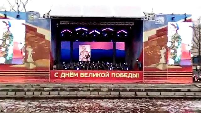 День Победы в России Али поет 😍 смотреть онлайн