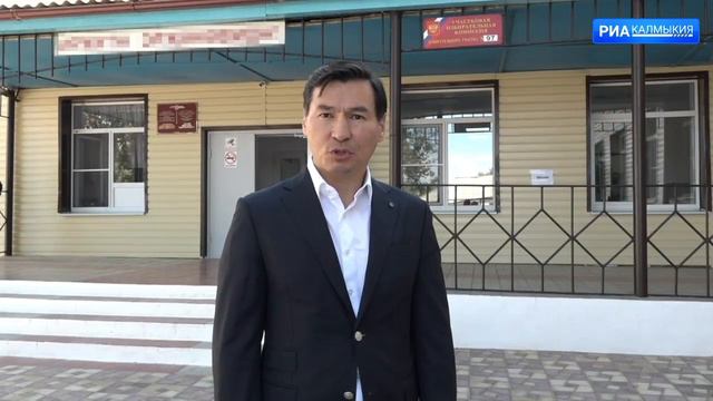 Бату Хасиков принял участие в голосовании на выборах депутатов в Государственную Думу смотреть онлайн