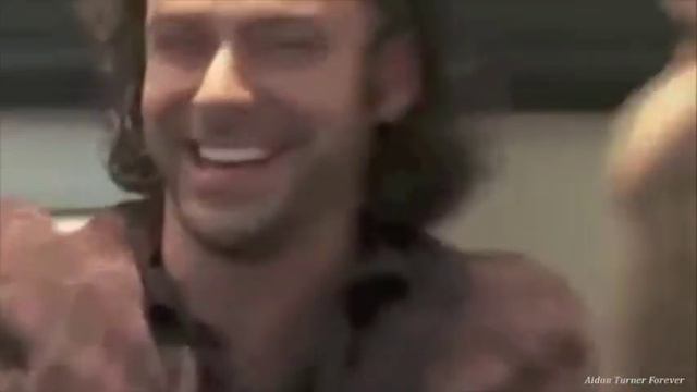 Aidan Turner's Infectious Laugh смотреть онлайн