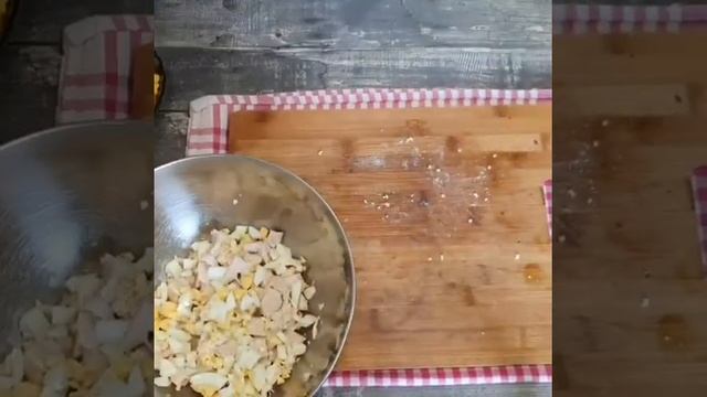 Салат Сытый Муж с курицей и кукурузой рецепт смотреть онлайн